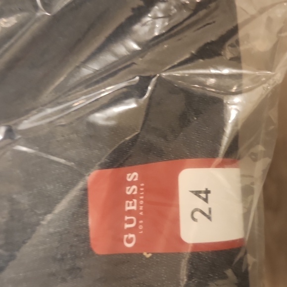 COPY - GUESS Dark Wash Skinny Jeans - Picture 8 of 8